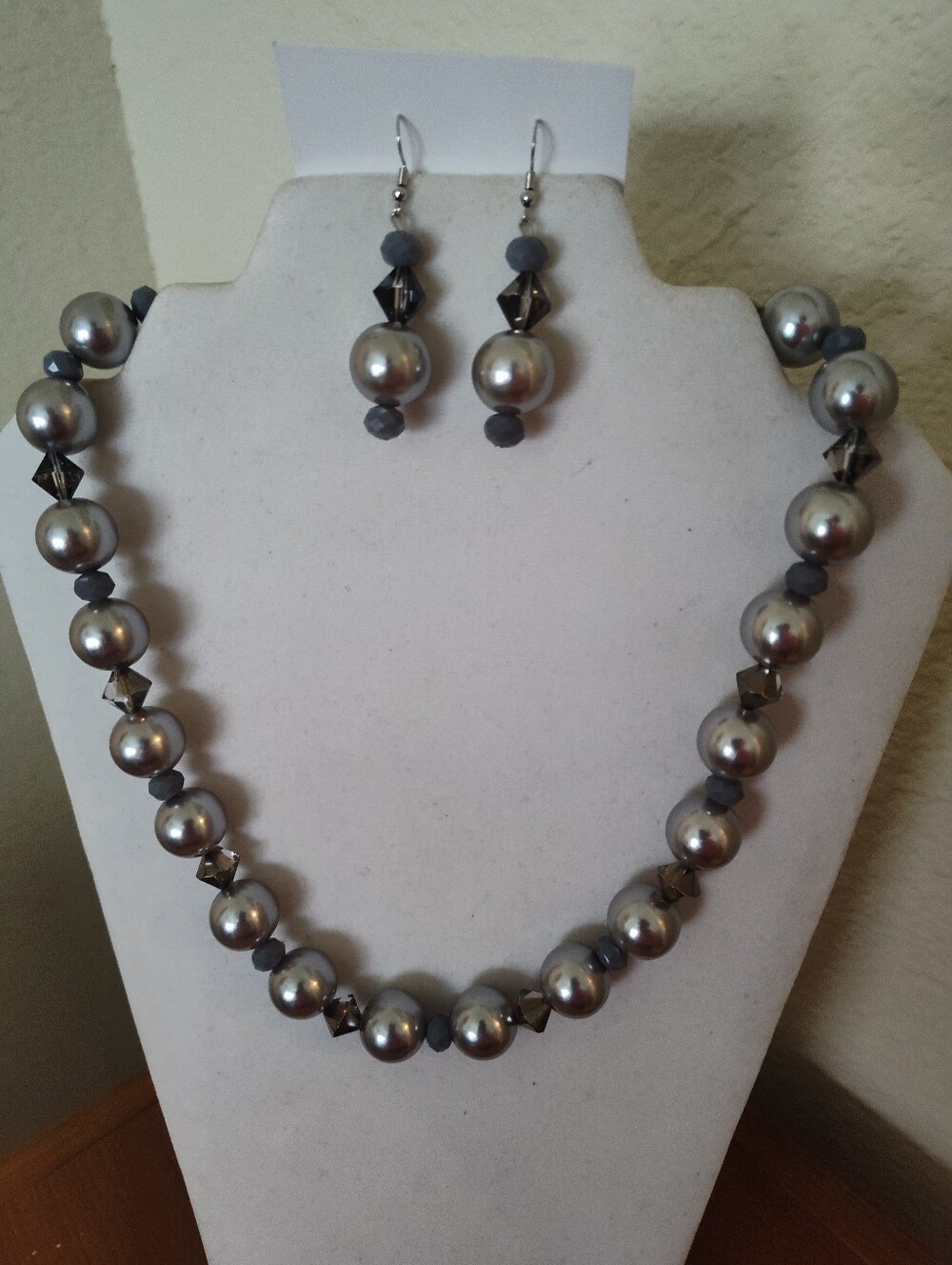 Elegant Gray Pearl Necklace and Earrings Set